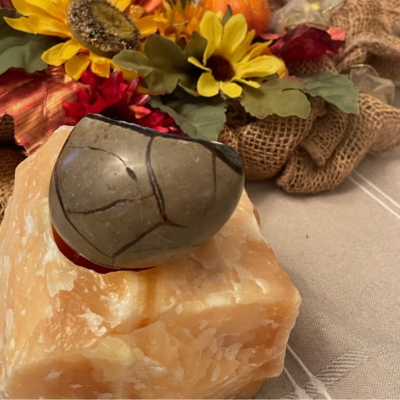 Green Septarian Nodule in an egg shape. - Picture 5 of 6